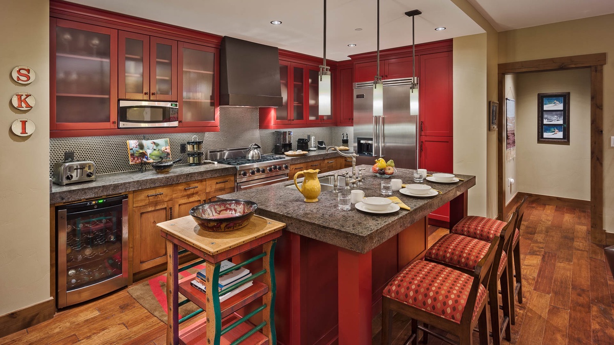 Kitchen, Main Level - Granite island and bar seating