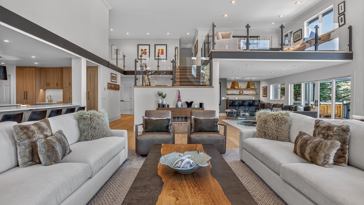 Great Room, Main Level - Contemporary great room