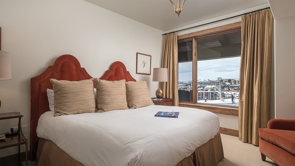 Bedroom 2, Main Level - Split king or 2 XL twins