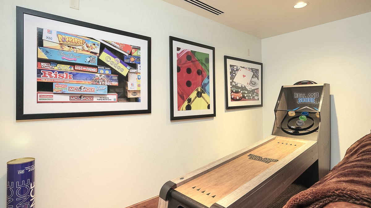 Entertainment Room, Main Level - Arcade game