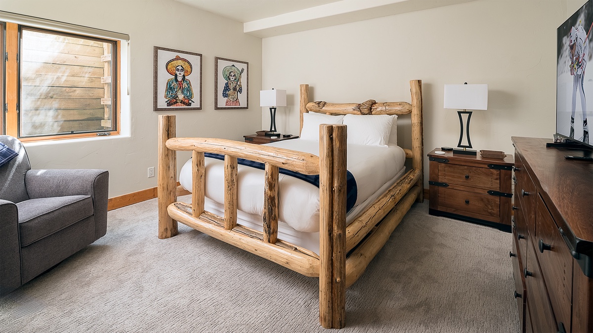 Bedroom 3, Lower Level - Queen bedroom