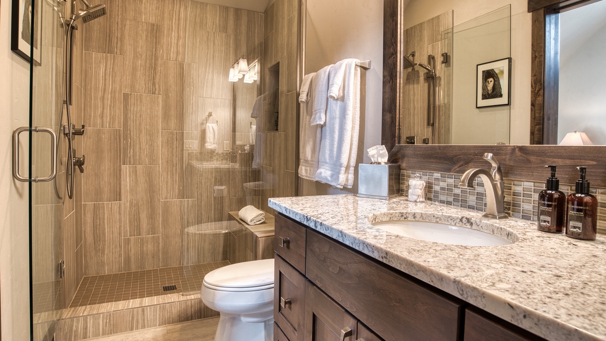 Bedroom 4, Upper Level - Queen ensuite