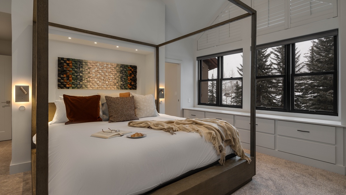 Bedroom 1, Upper Level - Primary suite