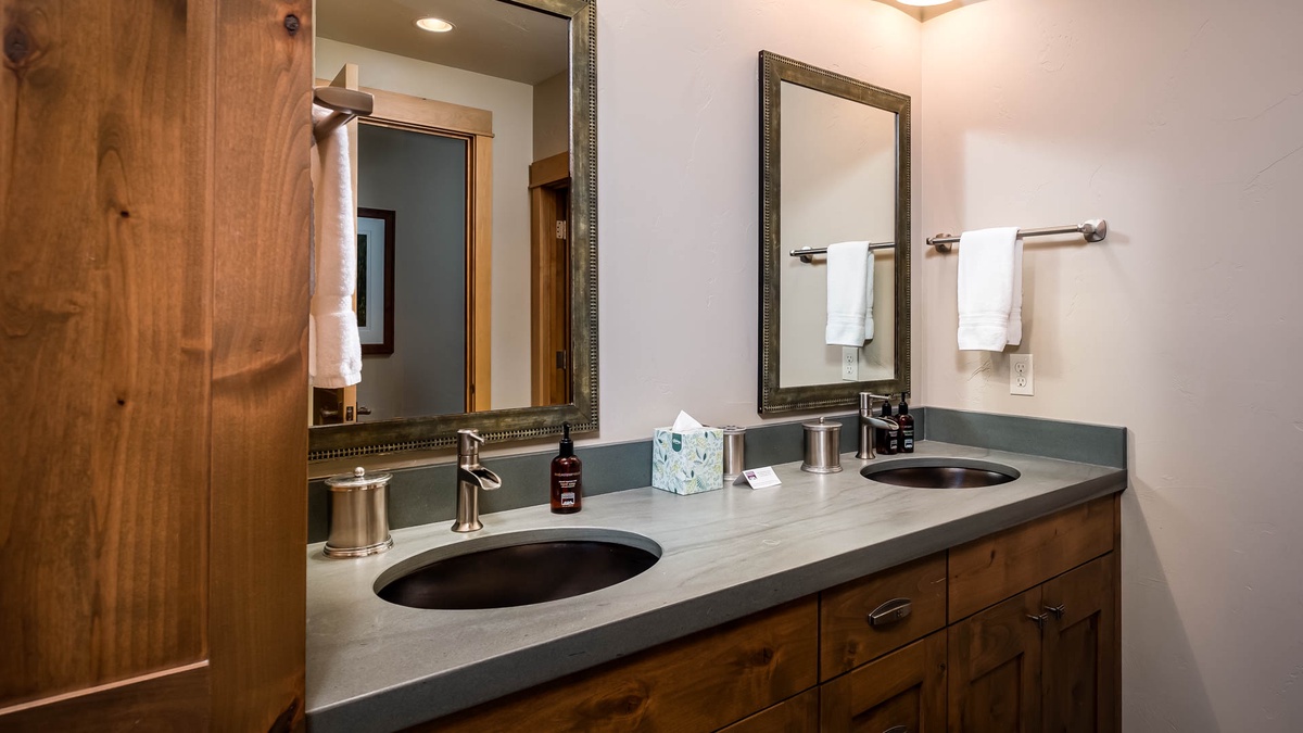 Bedroom 3, Mid-Level - Ensuite