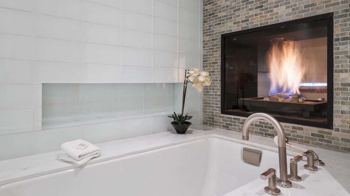 Bedroom 1, Upper Level - Primary Ensuite Bathroom