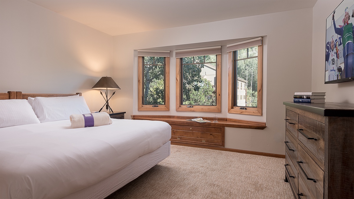 Bedroom 2, Upper Level - Split king or 2 twins