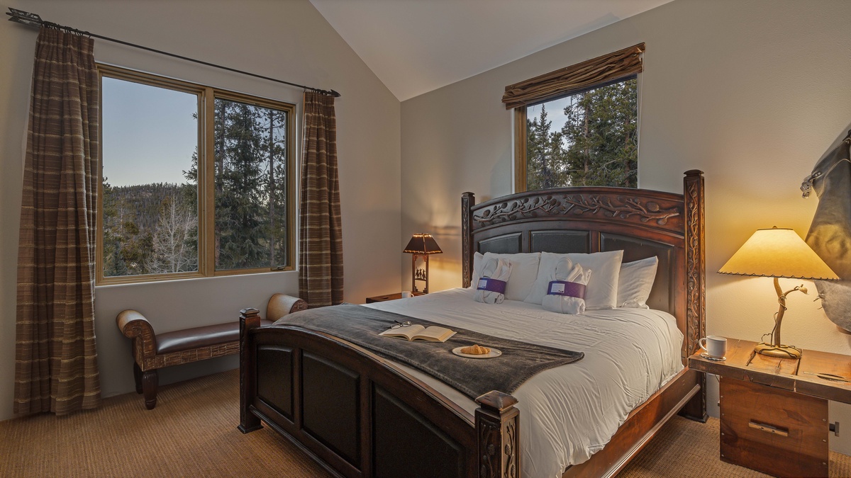 Bedroom 3, Main Level - King with hallway bath