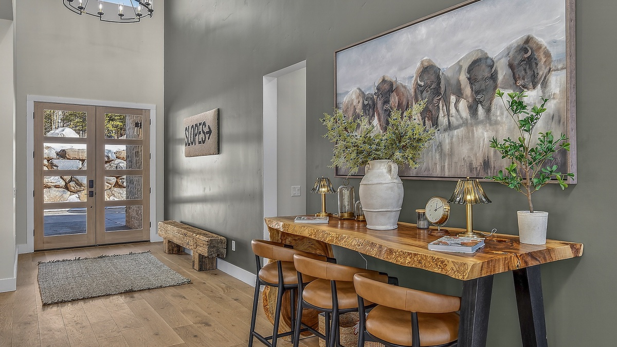 Entryway, Main level