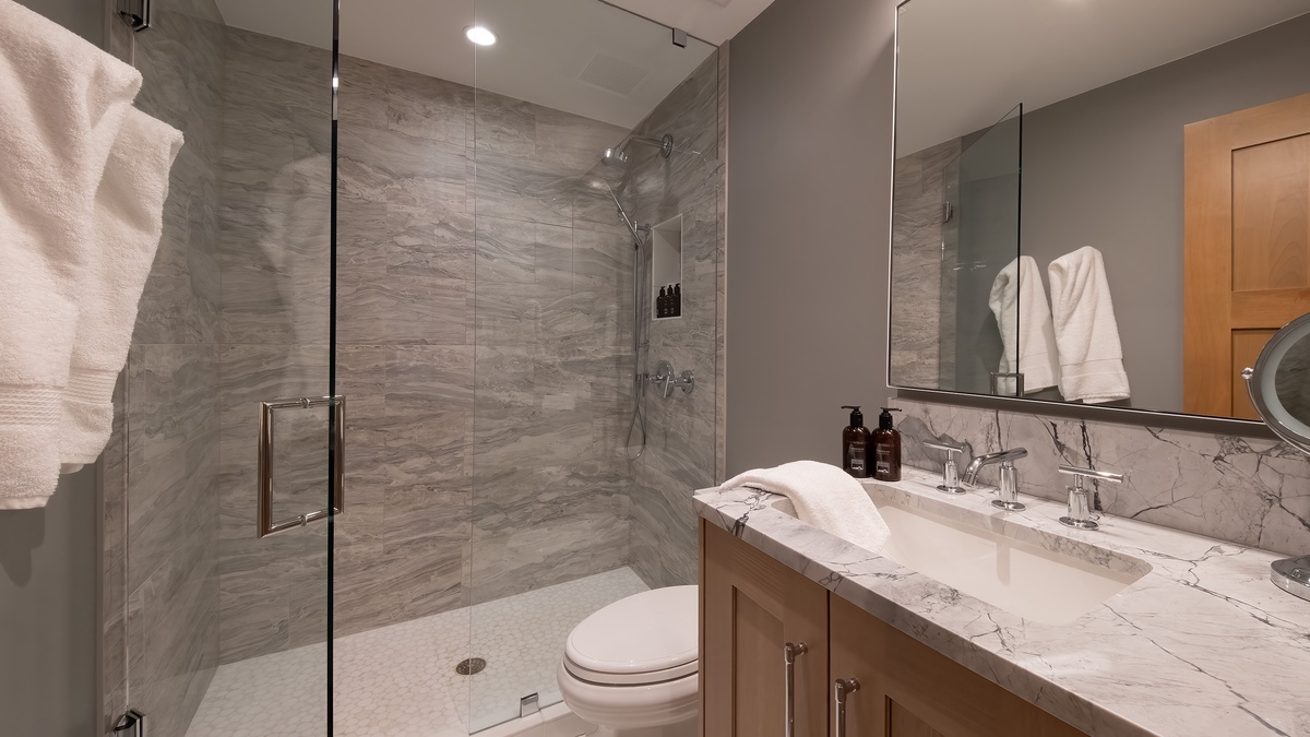 Bedroom 3, Lower Level - Queen Bedroom ensuite