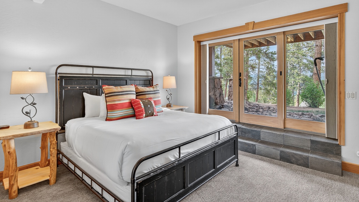 Bedroom 6, Lower Level - King suite & queen sofa bed, apartment level