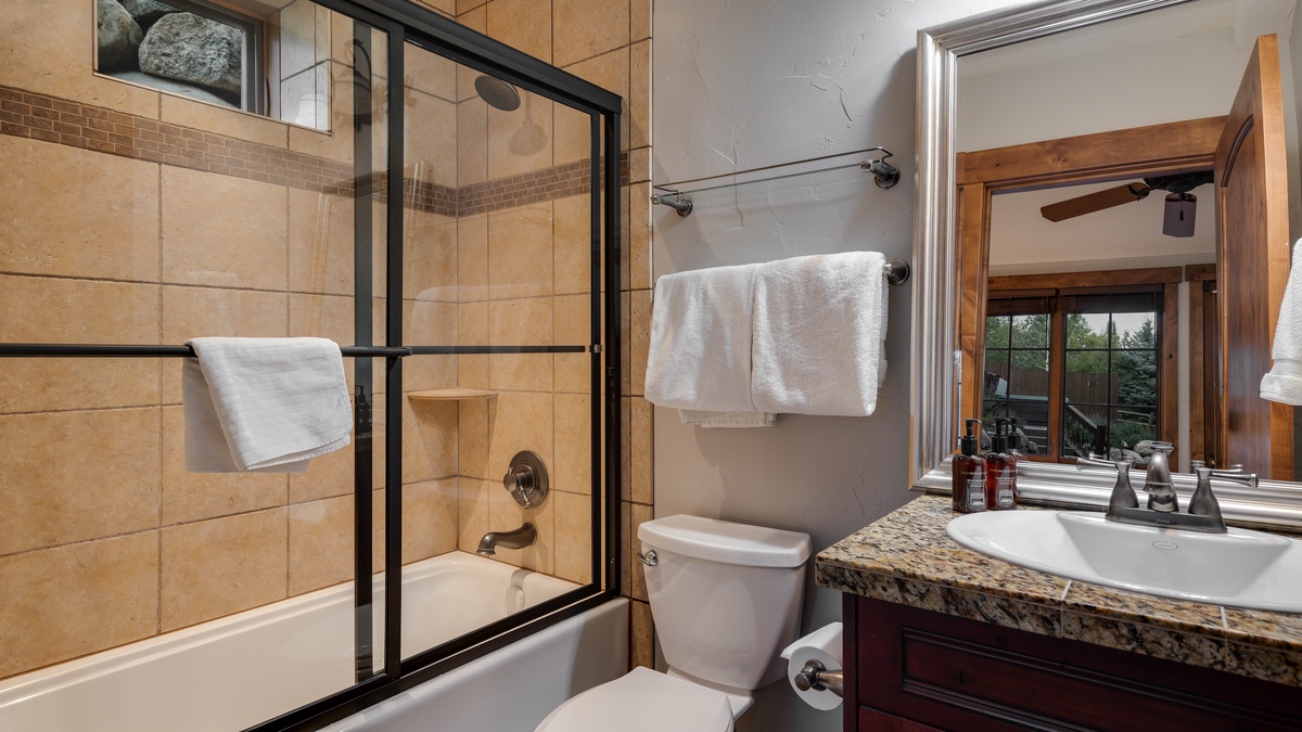 King bedroom ensuite