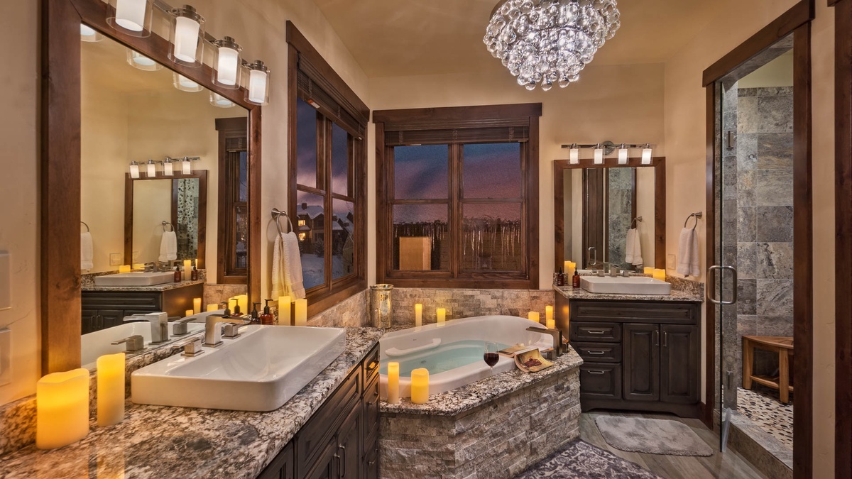 Bedroom 1, Upper Level - Primary ensuite