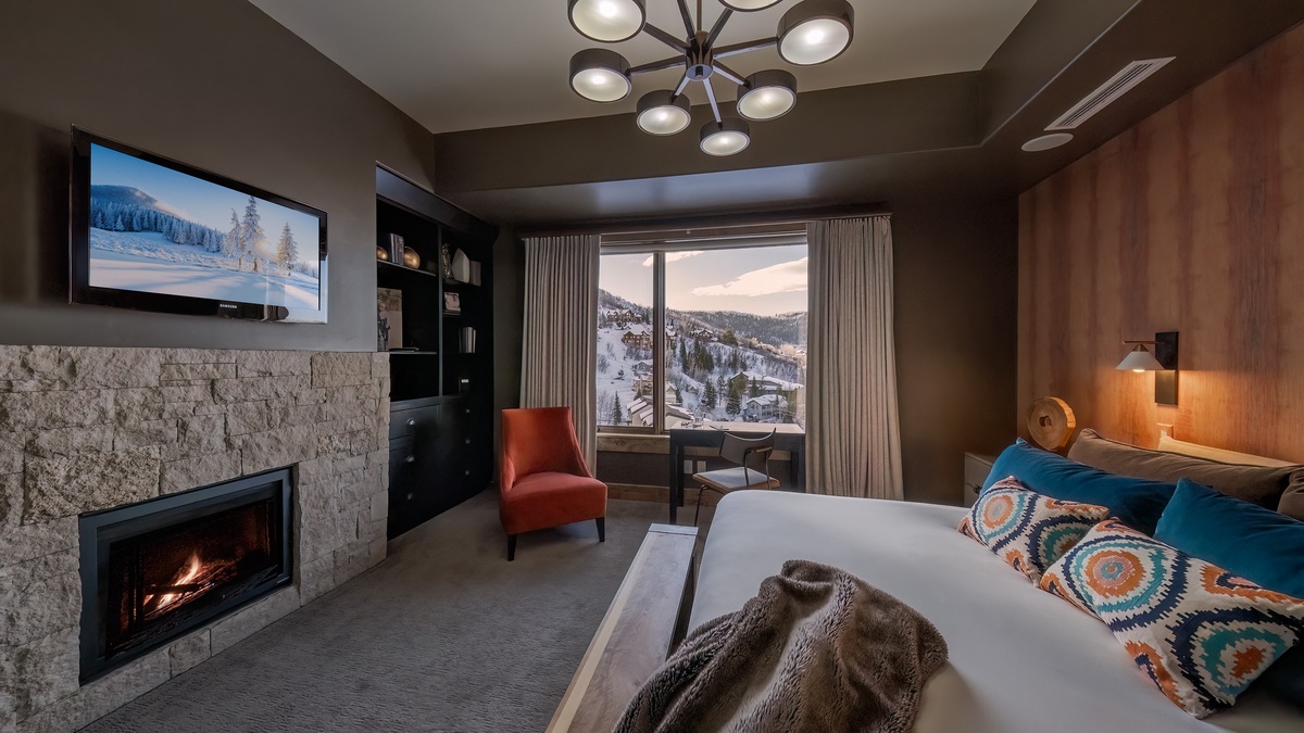 Bedroom 1, Main Level - Primary king suite with fireplace and views