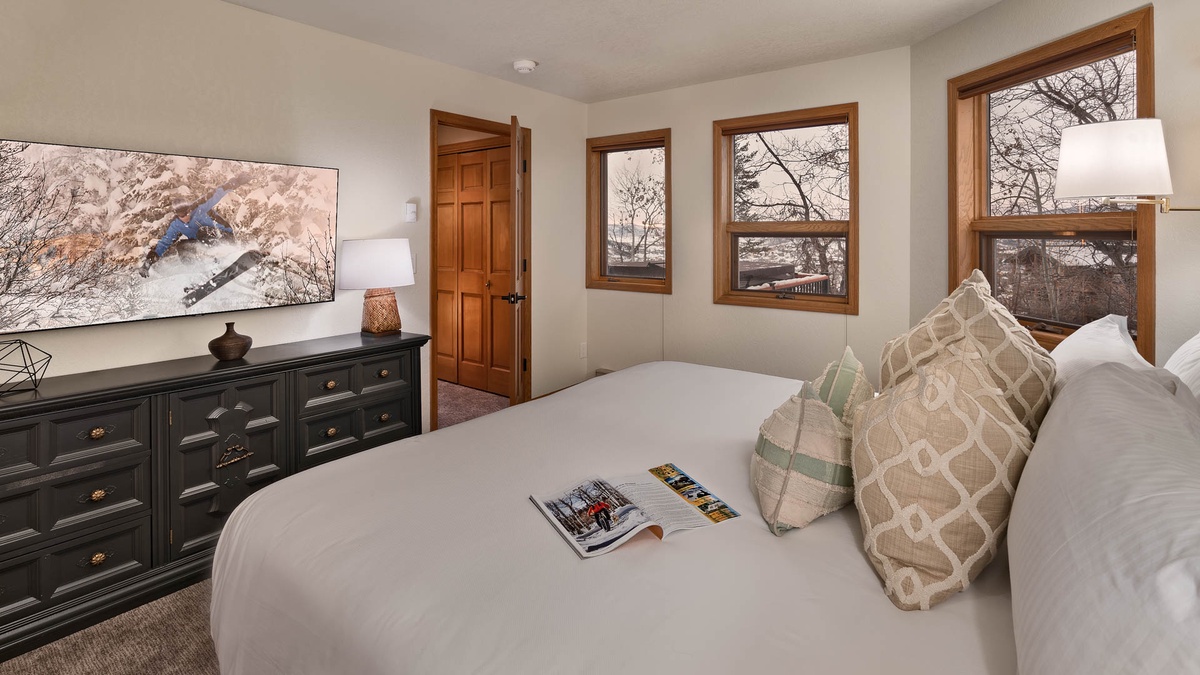 King suite, lower level