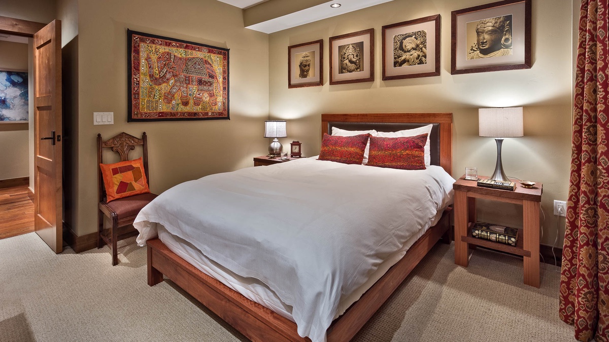 Bedroom 3, Main Level - Queen bedroom