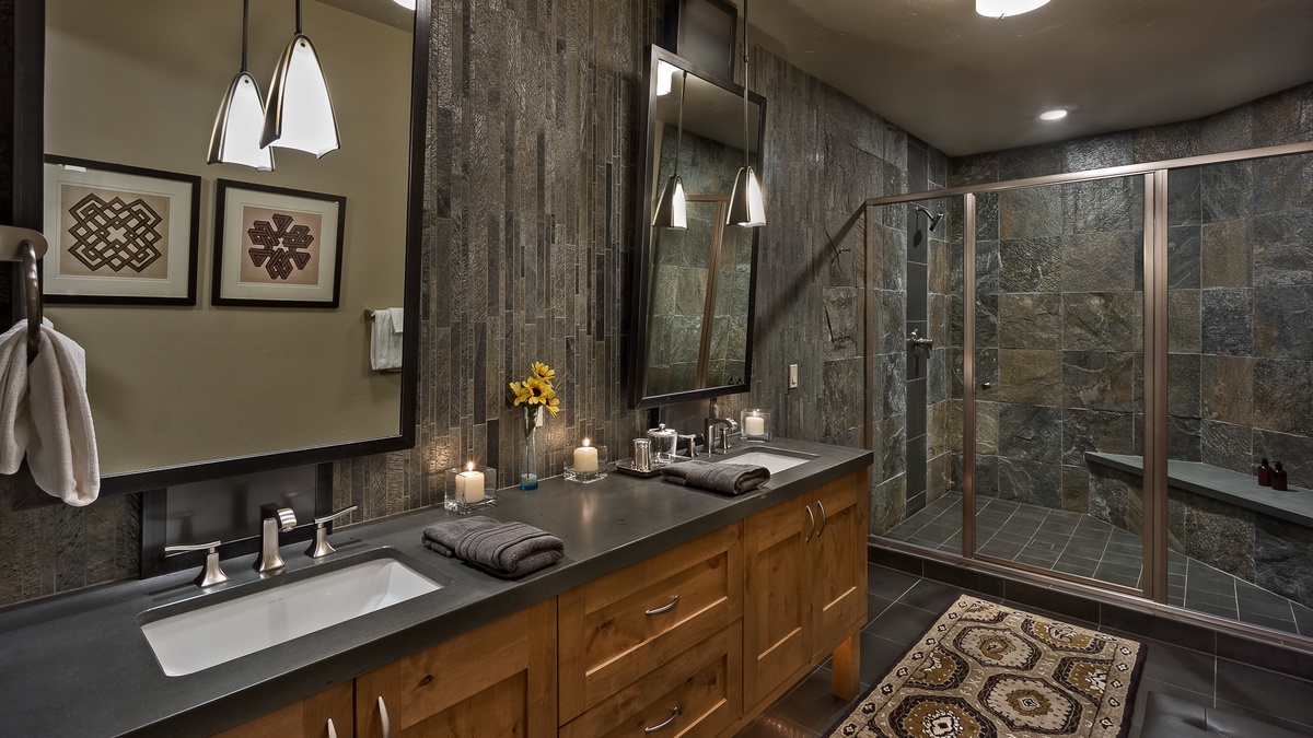 Bedroom 4, Lower Level, South - Ensuite