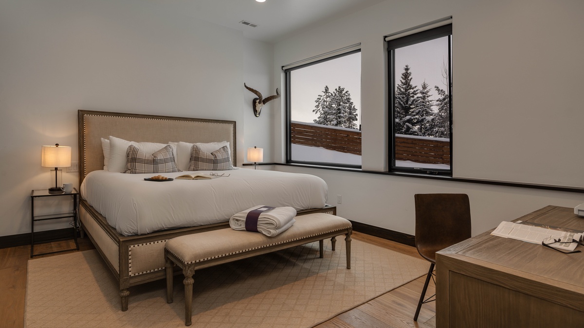 Bedroom 5, Lower level - King suite