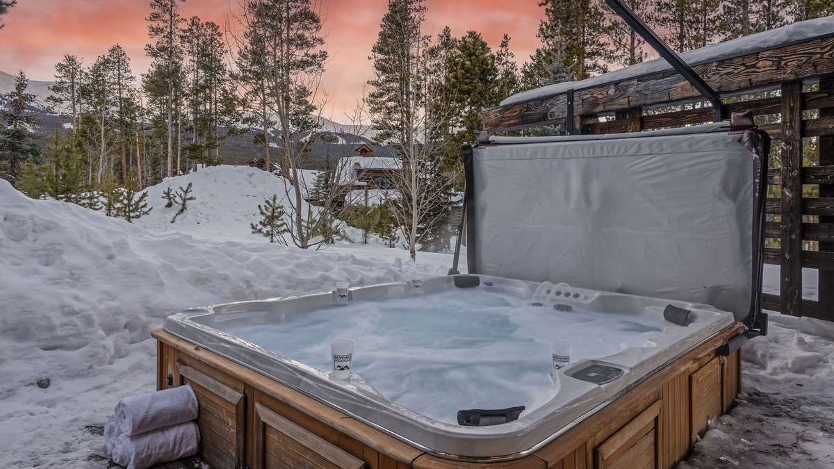 Private Hot Tub, Mid-Level