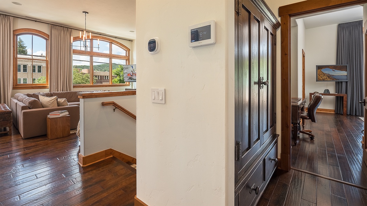 Great Room, Main Level - Hallway leading to primary bedroom