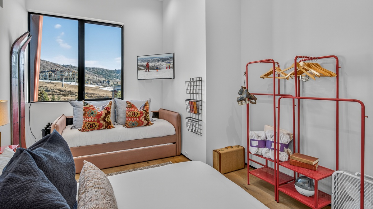 Bedroom 2, Lower Level - Queen bed and a twin daybed with a trundle