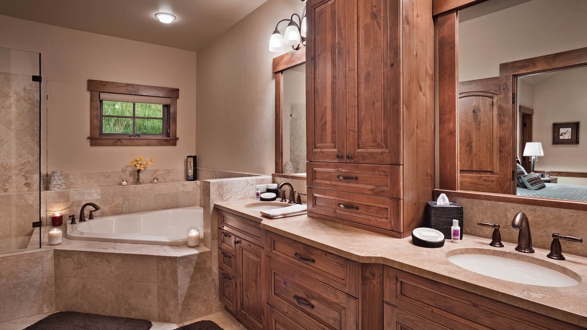 Main level king ensuite