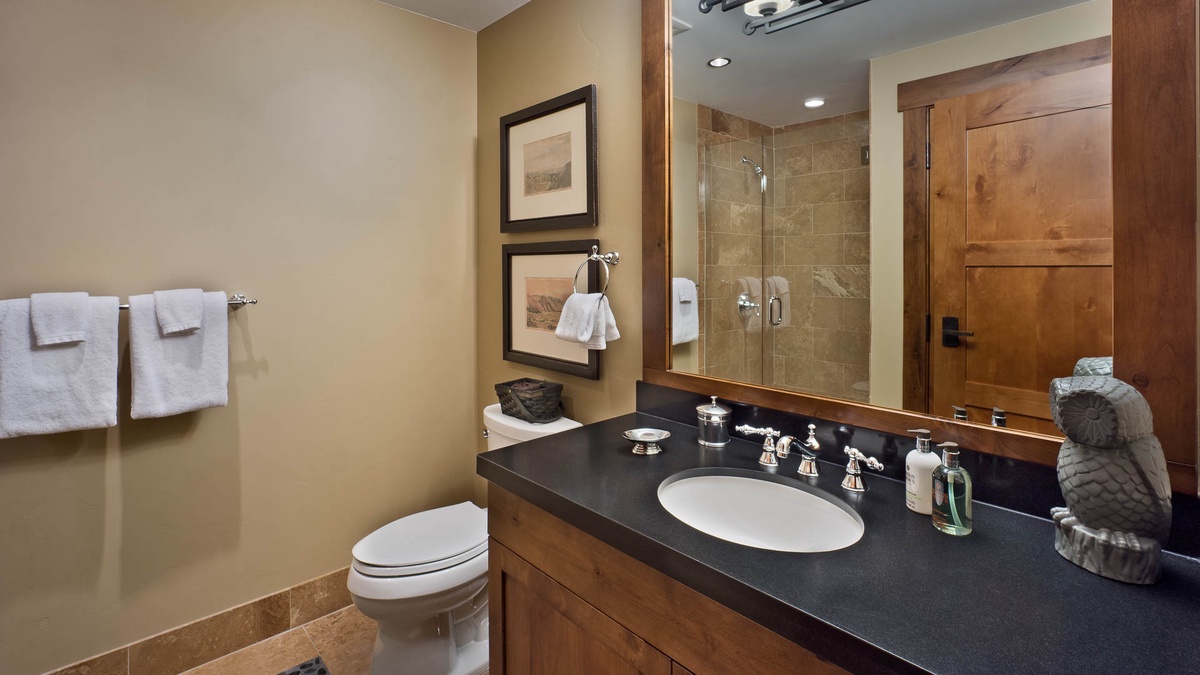 Bedroom 3, Main Level - Queen ensuite