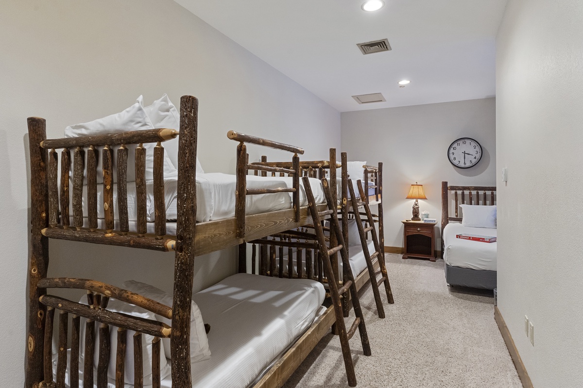 Apex Lodge South Side Bunkroom 3 Lower Level