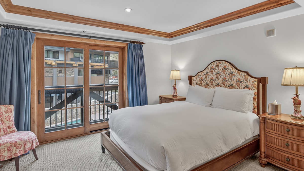 Bedroom 2, Main Level - Queen suite