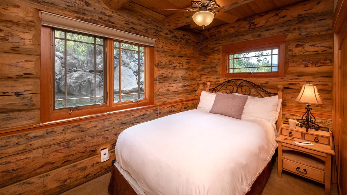 Guest quarters Queen suite