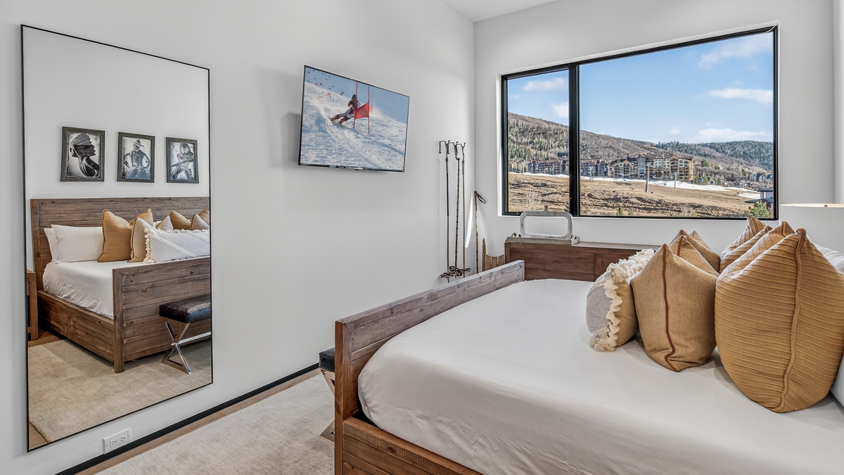 Bedroom 4, Lower Level - King bed with views