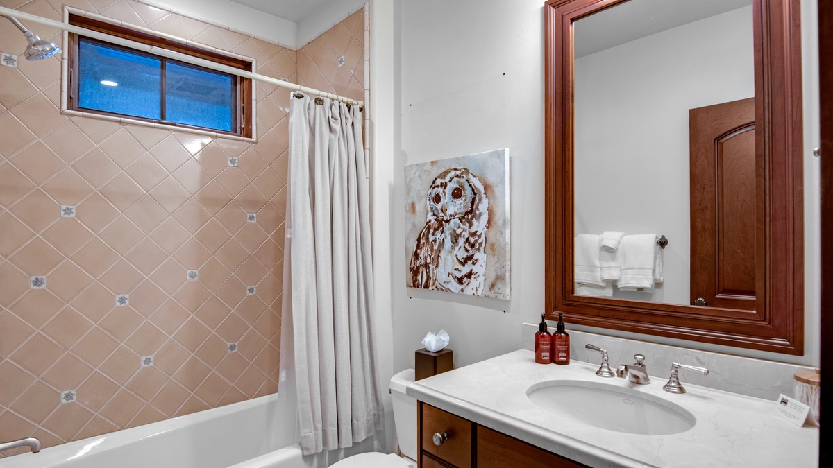 Bedroom 4, Lower Level - Double twin ensuite on lower level