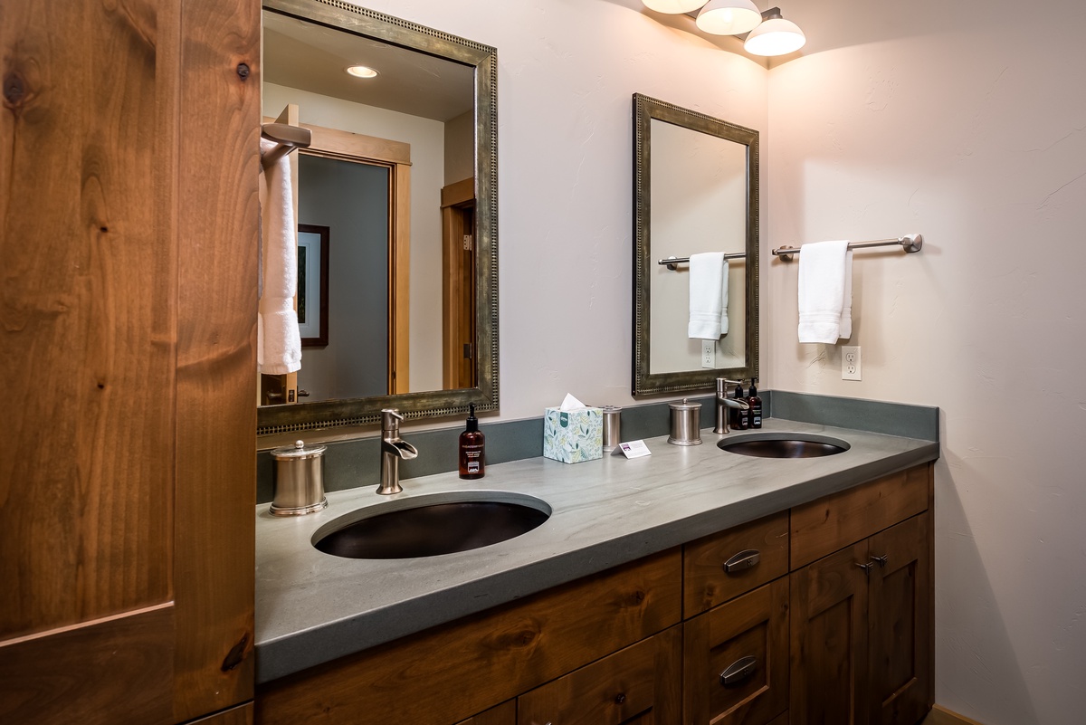 Bedroom 8, Mid-Level, North - Ensuite