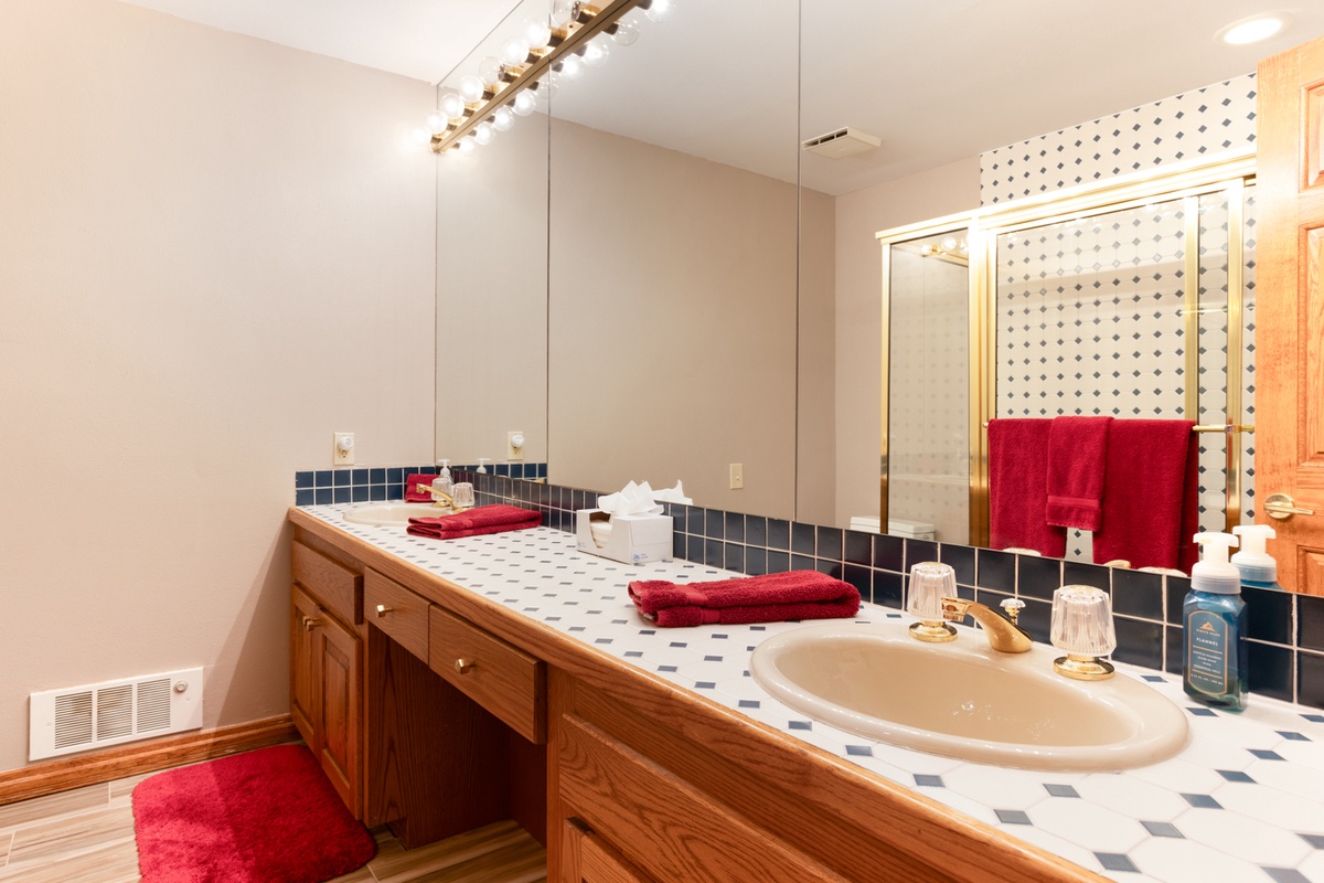 Bedroom 4, Lower Level - Ensuite bathroom