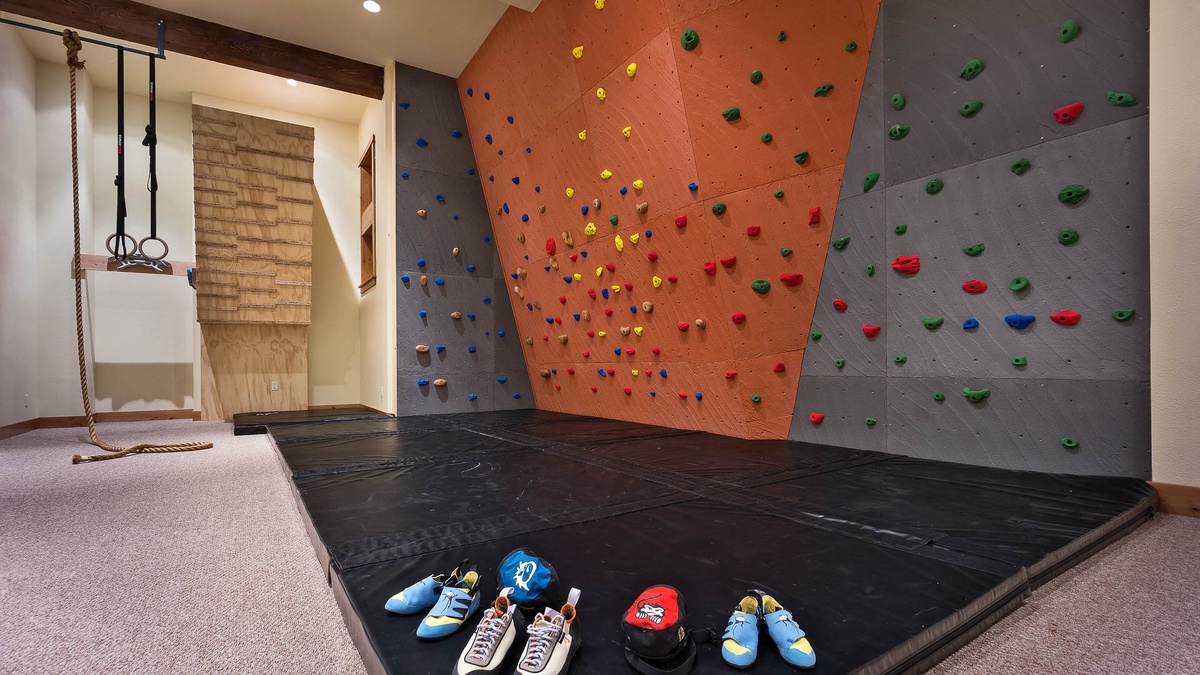 Game Room, Lower Level - Indoor climbing wall