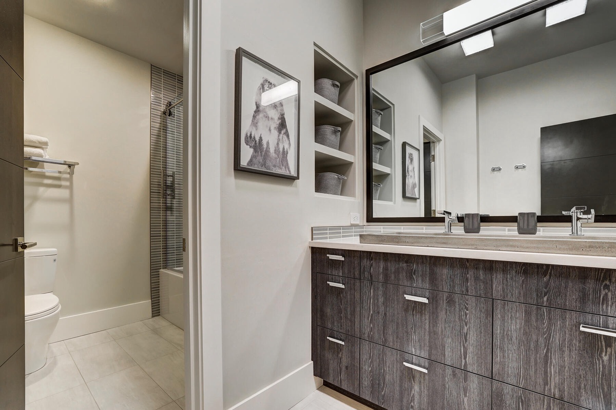 Bathroom 5, Lower Level - Ensuite for the bunkroom