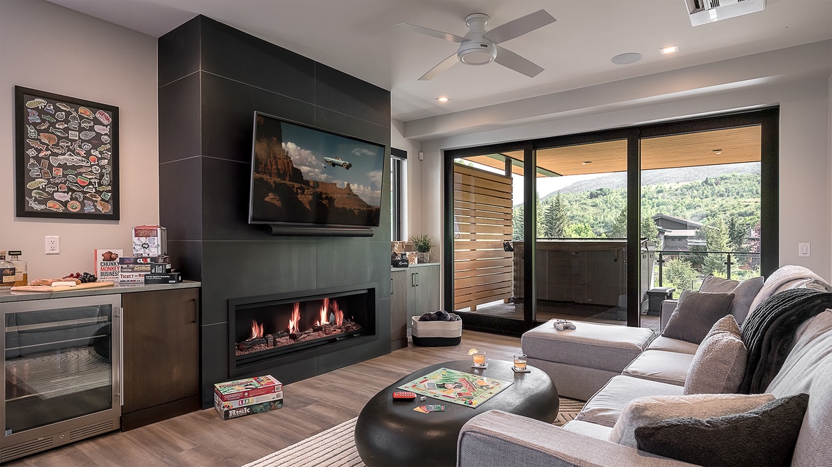 Family Room, Mid-Level