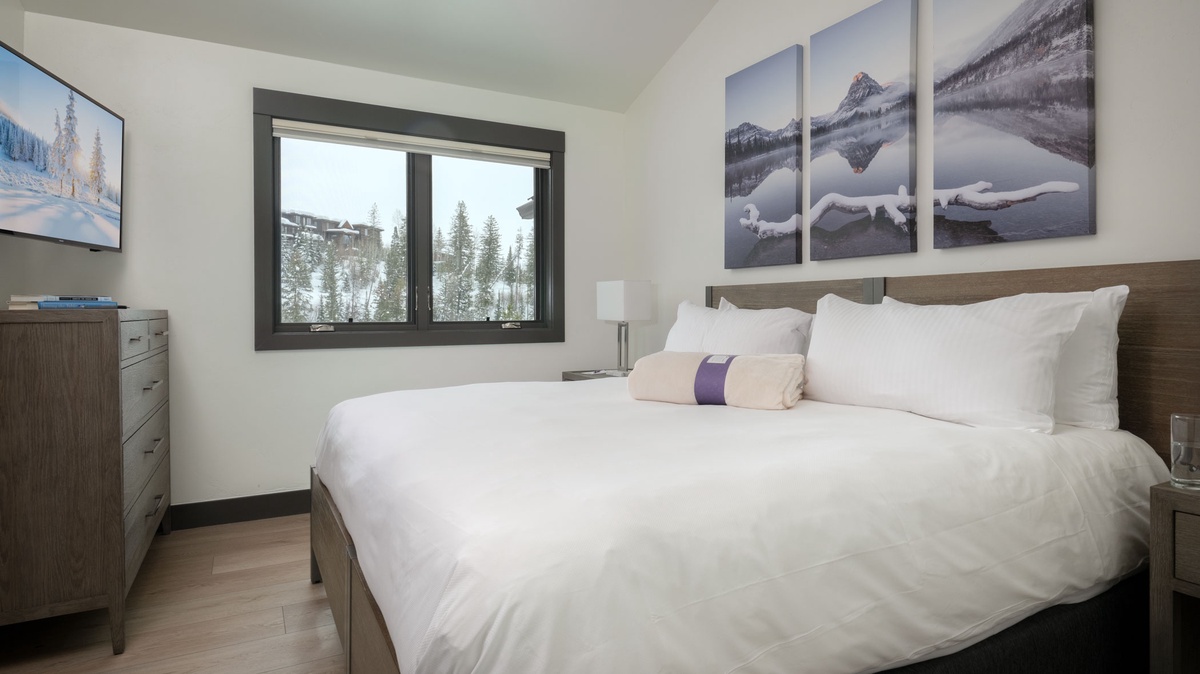 Bedroom 4, Upper level - King suite