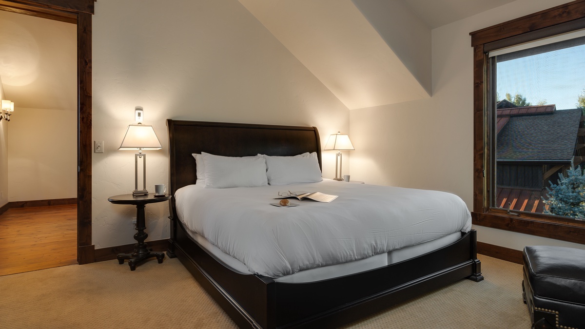Bedroom 1, Uppermost Level - Primary king suite