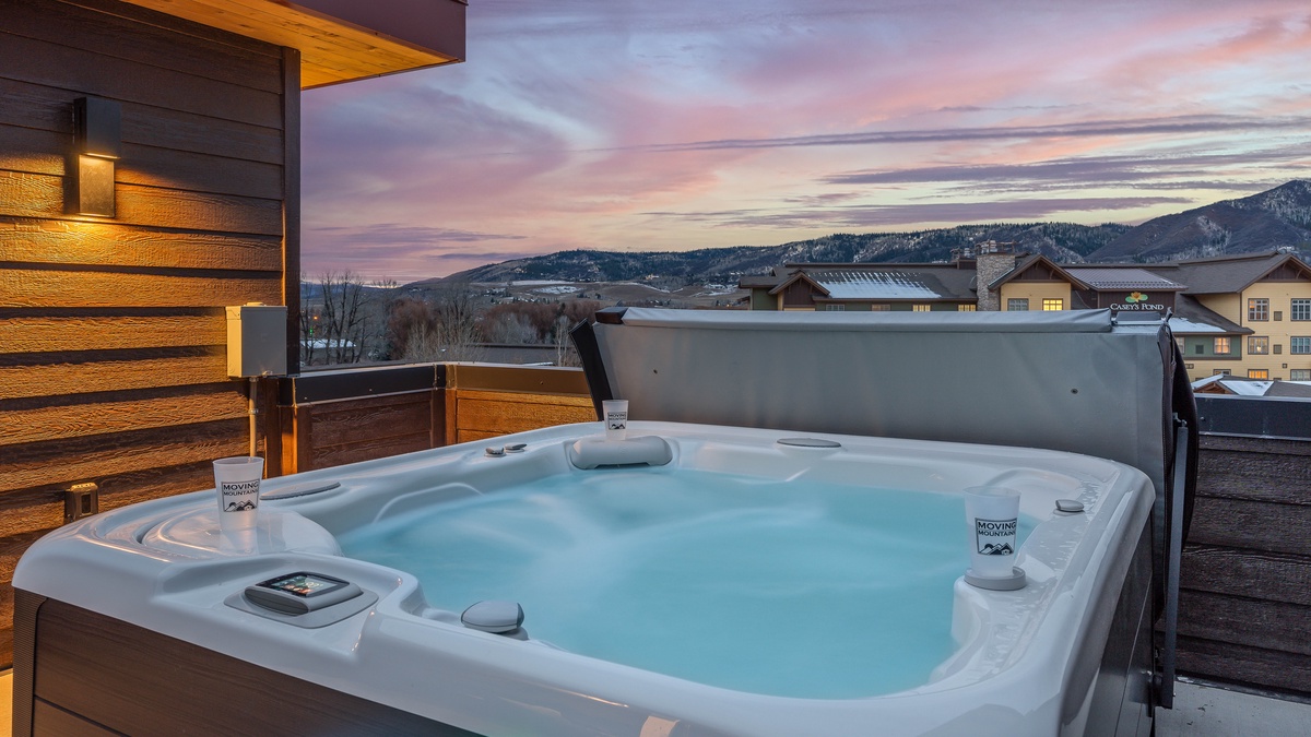 Hot Tub, Rooftop Level, Kingdom House - Enjoy soaking in the private rooftop hot tub.