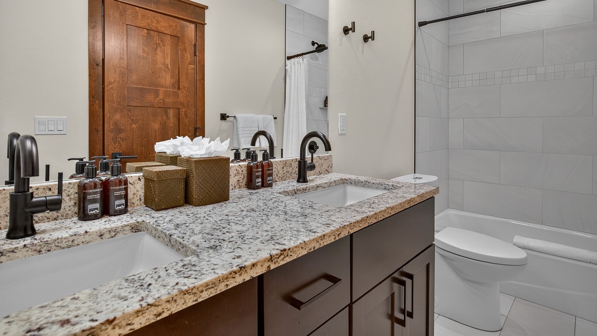 Bedroom 3, Lower Level - Queen ensuite