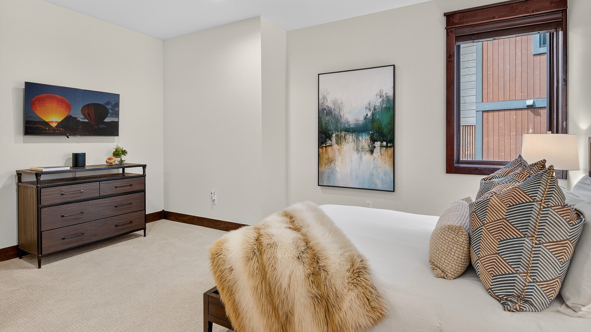 Bedroom 3, Lower Level - Queen suite