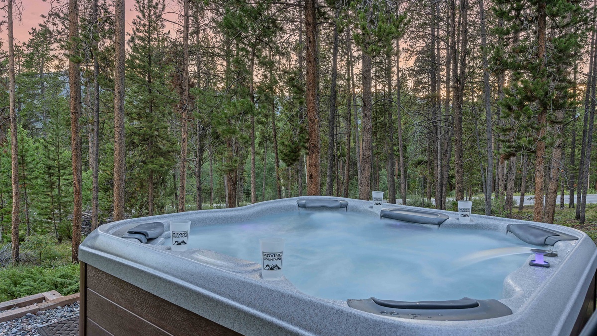 Private hot tub tucked away in the pines