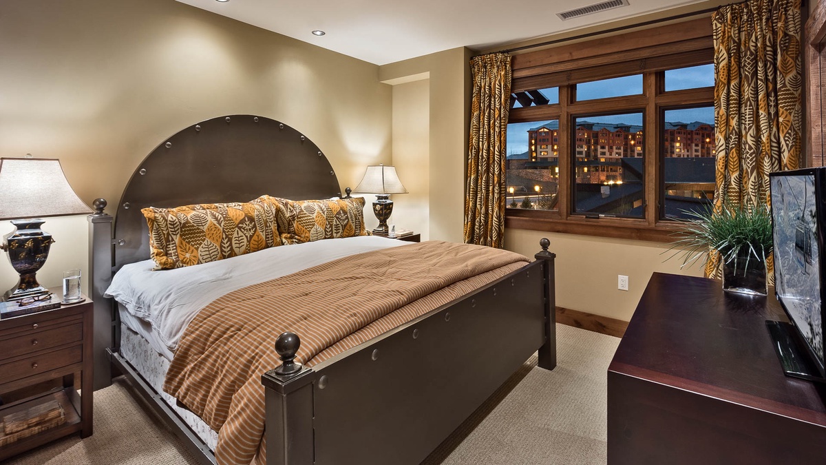 Bedroom 2, Main Level - King suite