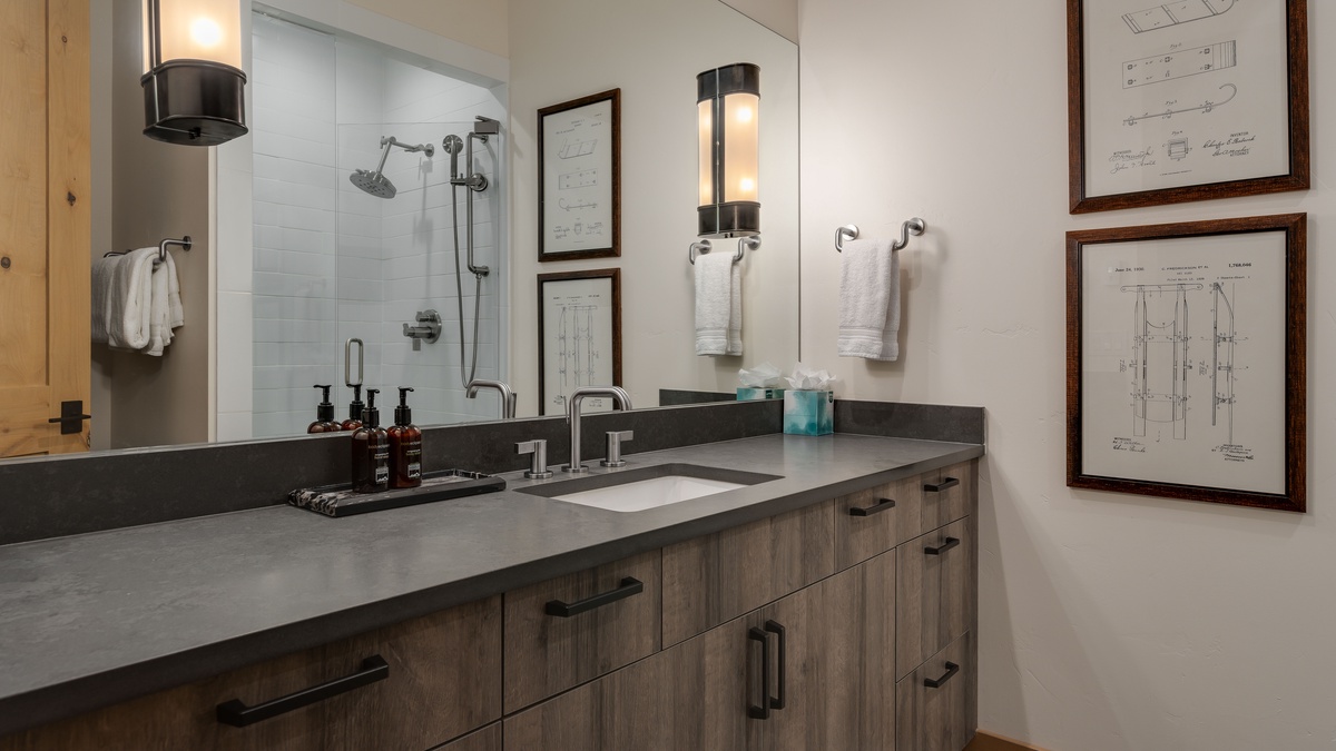 King bedroom ensuite on lower level