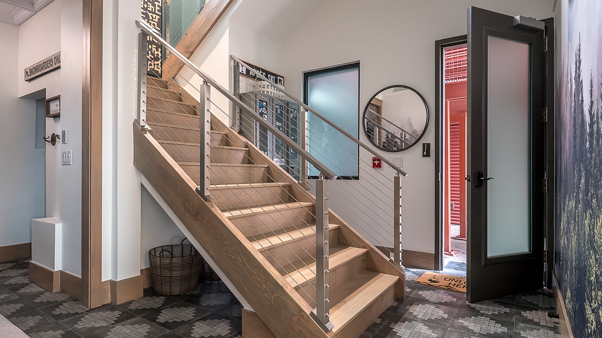 Aria Ridge Entryway, Main Level