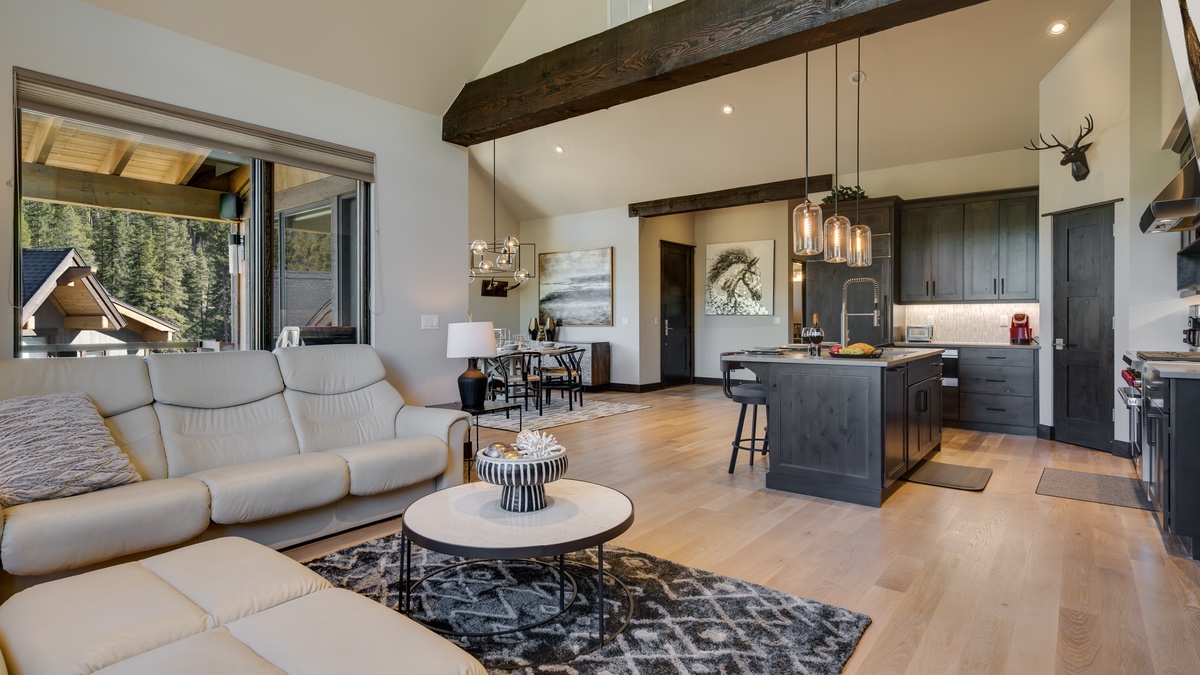 Great room with vaulted ceilings and gas fireplace