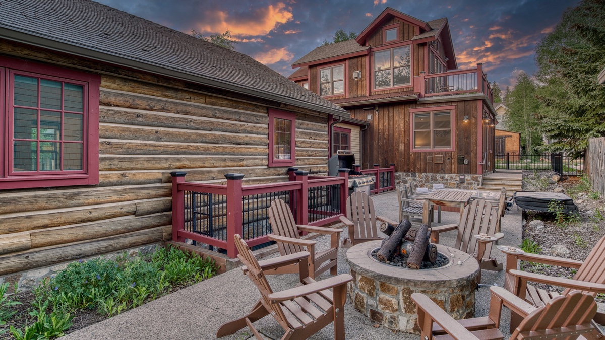 Outdoor Entertainment Area, Main Level