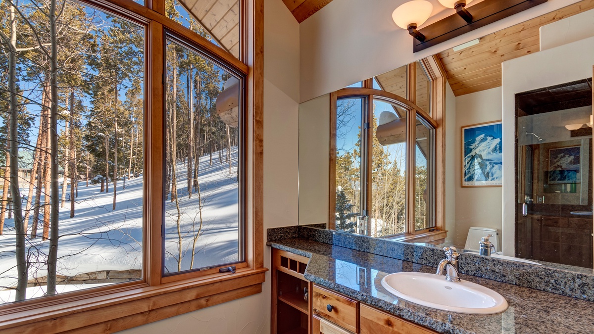 Bedroom 2, Upper Level Over Garage - Family suite ensuite