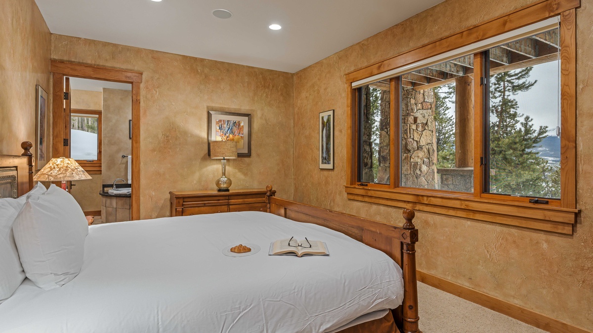 Bedroom 3, Mid-Level - King suite on mid level