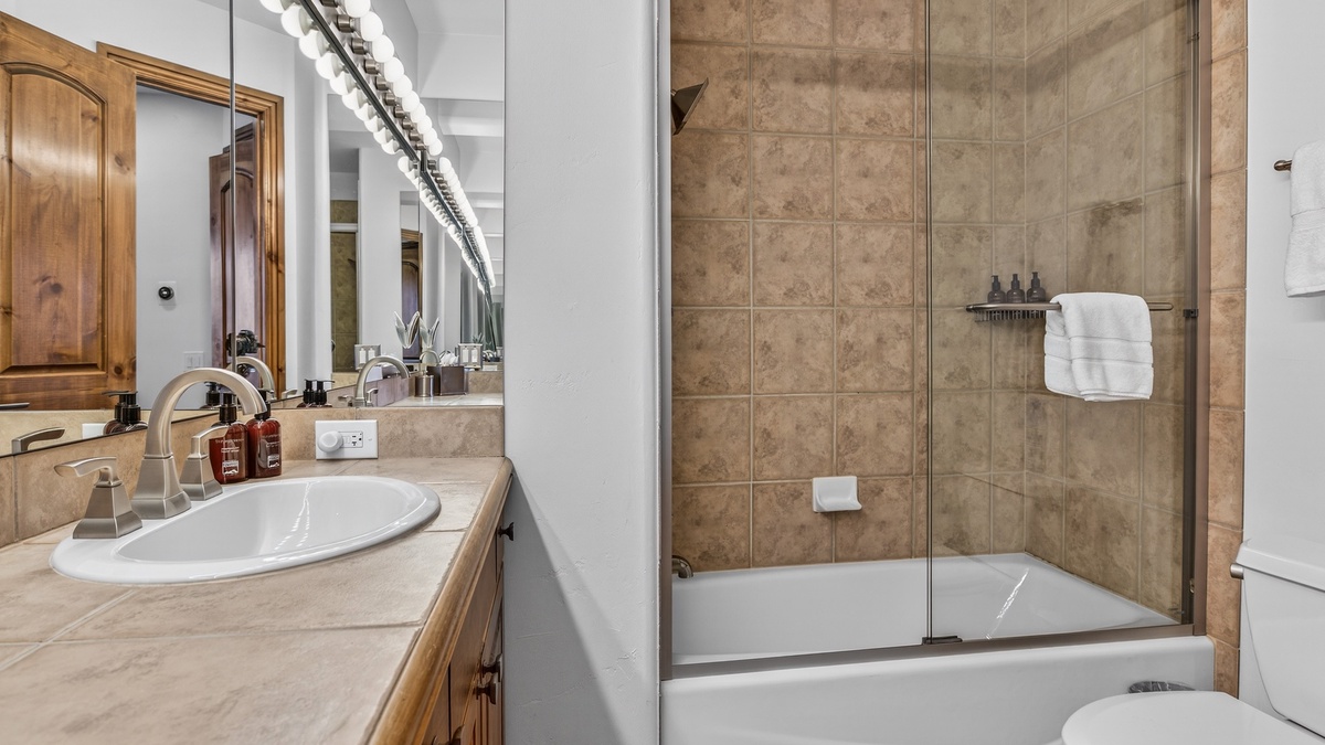 Bedroom 2, Upper Level - Bunk room ensuite